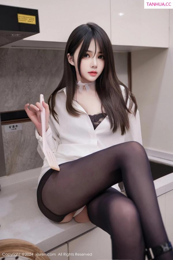   [XiuRen]高清写真图 2024.04.22 No.8429 林月月 美腿黑丝第3张图片
